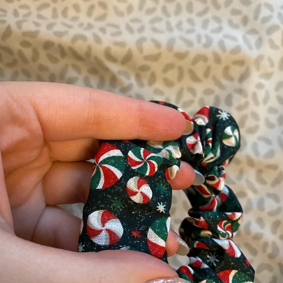 Handmade green glitter peppermints scrunchie - Picture 2 of 3